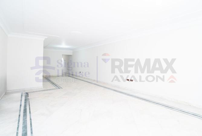 100926155 - Property Image 2