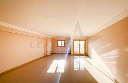 شقة - 3 غرف نوم - 2 حمامات للبيع في شارع كفر عبده - كفر عبده - رشدي - حي شرق - الاسكندرية