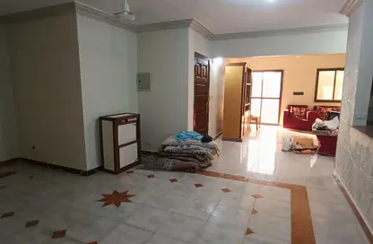 بناية كاملة - 8 غرف نوم - 8 حمامات للبيع في الحي الرابع - مدينة 6 أكتوبر - الجيزة