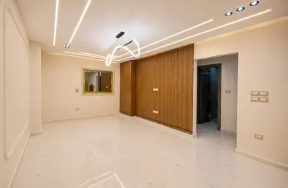 شقة - 2 غرف نوم - 1 حمام للبيع في البوابة الرابعة - مينا - حدائق الاهرام - الجيزة
