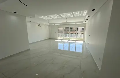 Apartment - 3 Bedrooms - 2 Bathrooms for sale in Mountain View iCity - 5th Settlement Compounds - The 5th Settlement - New Cairo City - Cairo