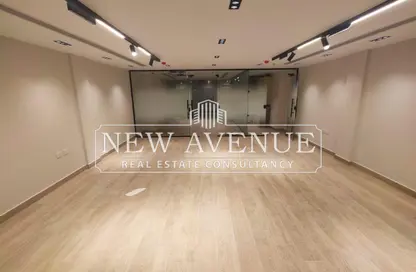 Office Space - 6 Bedrooms - 1 Bathroom for rent in Cairo Business Plaza - North Teseen St. - The 5th Settlement - New Cairo City - Cairo