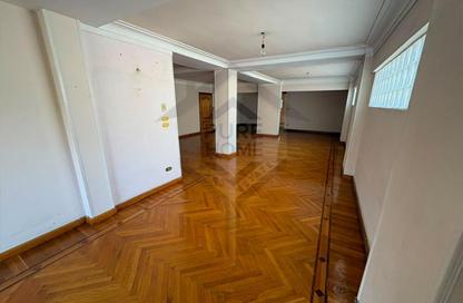 Apartment - 4 Bedrooms - 2 Bathrooms for rent in Kafr Abdo St. - Kafr Abdo - Roushdy - Hay Sharq - Alexandria Apartment - 4 Bedrooms - 2 Bathrooms for rent in Kafr Abdo St. - Kafr Abdo - Roushdy - Hay Sharq - Alexandria