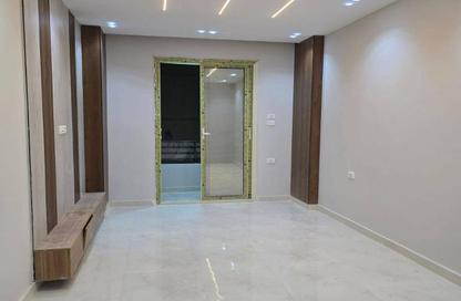 Apartment - 2 Bedrooms - 2 Bathrooms for sale in Gate 4 old - Horus - Hadayek El Ahram - Giza