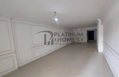 شقة - 3 غرف نوم - 2 حمامات للبيع في مصطفي كامل - حي شرق - الاسكندرية