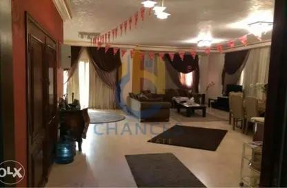 طابق كامل - 3 غرف نوم - 3 حمامات للبيع في شارع الشويفات - الحي الاول - التجمع الخامس - مدينة القاهرة الجديدة - القاهرة