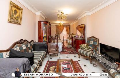 Apartment - 2 Bedrooms - 1 Bathroom for sale in Omar Al Mokhtar St. - Janaklees - Hay Sharq - Alexandria