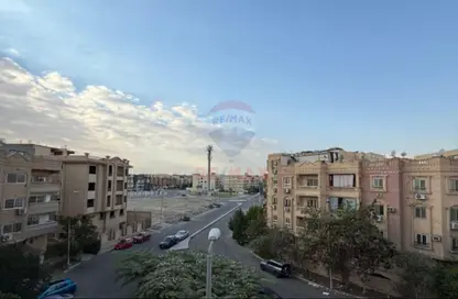 شقة - 3 غرف نوم - 2 حمامات للبيع في المستثمر الصغير - الحي العاشر - الشيخ زايد - الجيزة