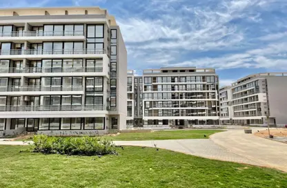 Duplex - 6 Bedrooms - 5 Bathrooms for sale in lakefront - Hadayek October - 6 October City - Giza