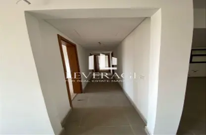 شقة - 3 غرف نوم - 3 حمامات للايجار في كمبوند البروج - كمبوندات الشروق - مدينة الشروق - القاهرة