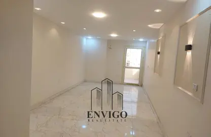 شقة - 3 غرف نوم - 2 حمامات للبيع في شارع احمد قاسم جوده - المنطقة الأولى - مدينة نصر - القاهرة