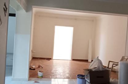 Apartment - 2 Bedrooms - 1 Bathroom for rent in Fareed Semeika St. - El Hegaz Square - El Nozha - Cairo