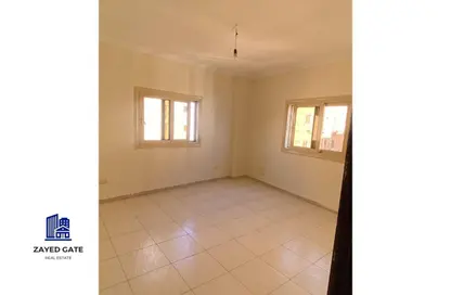 شقة - 3 غرف نوم - 2 حمامات للايجار في الحي العاشر - الشيخ زايد - الجيزة