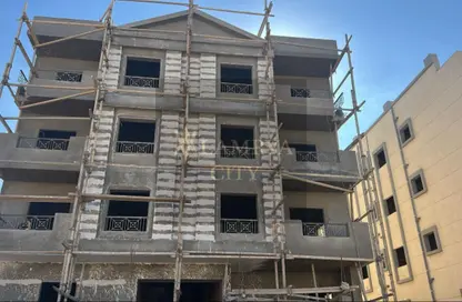 Apartment - 2 Bedrooms - 3 Bathrooms for sale in Bait Alwatan - The 5th Settlement - New Cairo City - Cairo