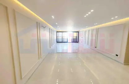 شقة - 4 غرف نوم - 3 حمامات للبيع في شارع فؤاد - محطة الرمل - حي وسط - الاسكندرية