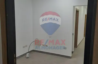 عيادة - 4 غرف نوم - 1 حمام للايجار في كازان بلازا - كمبوندات 6 أكتوبر - مدينة 6 أكتوبر - الجيزة