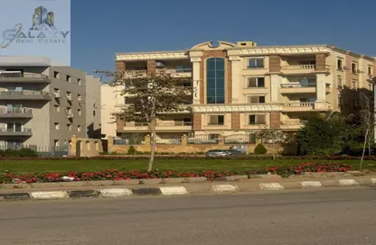 Apartment - 3 Bedrooms - 2 Bathrooms for sale in North Lotus - El Lotus - New Cairo City - Cairo
