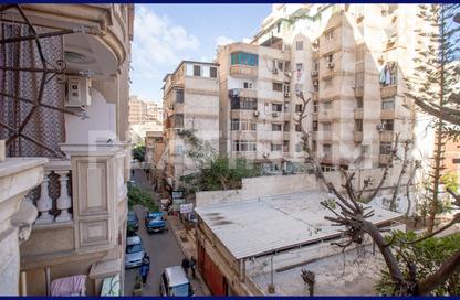 Apartment - 3 Bedrooms - 2 Bathrooms for sale in Abdel Moneim Al Dalel St. - Tharwat - Hay Sharq - Alexandria
