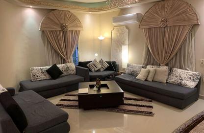Apartment - 3 Bedrooms - 2 Bathrooms for rent in Doctor Yassin Abdel Ghaffar St. - Area C - Ganoob El Acadimia - New Cairo City - Cairo