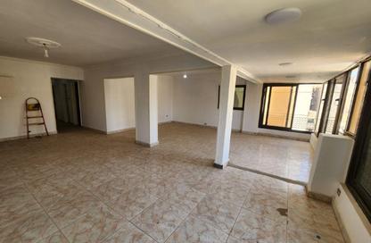 Apartment - 3 Bedrooms - 2 Bathrooms for sale in Eshak Yaekoob St. - Almazah - Heliopolis - Masr El Gedida - Cairo