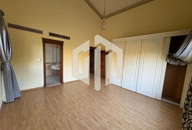 8561996 - Property Image 3