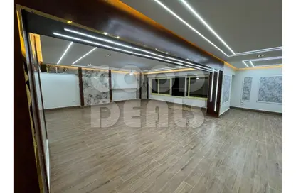 Apartment - 3 Bedrooms - 2 Bathrooms for sale in Cornish El Nile St. - Maadi - Hay El Maadi - Cairo