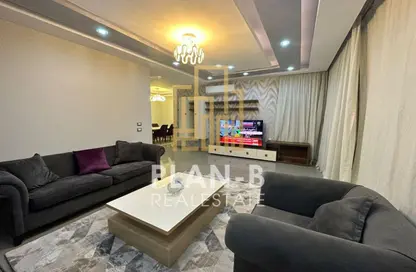 شقة - 2 غرف نوم - 2 حمامات للايجار في كارما ريزيدنس - الحي السادس عشر - الشيخ زايد - الجيزة