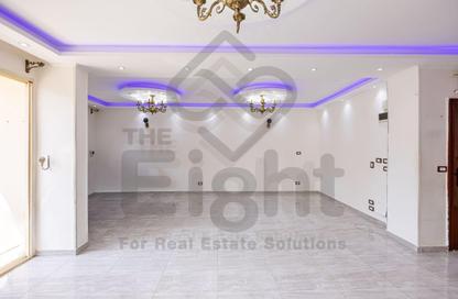 Apartment - 3 Bedrooms - 1 Bathroom for sale in Al Doctor Helmy Bahgat Badawy St. - Ibrahimia - Hay Wasat - Alexandria