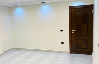 شقة - 4 غرف نوم - 2 حمامات للبيع في شارع الحجاز - المهندسين - الجيزة