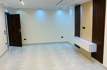 شقة - 4 غرف نوم - 2 حمامات للبيع في شارع الحجاز - المهندسين - الجيزة