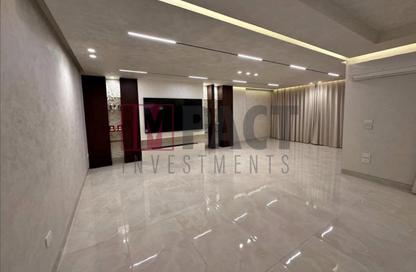 Apartment - 3 Bedrooms - 2 Bathrooms for sale in Swan Lake Residence - 5th Settlement Compounds - The 5th Settlement - New Cairo City - Cairo