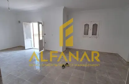 شقة - 3 غرف نوم - 2 حمامات للبيع في شارع الشهيد عبد العزيز عاطف - التجمع الاول - مدينة القاهرة الجديدة - القاهرة