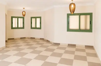 شقة - 3 غرف نوم - 2 حمامات للايجار في شارع الجزيرة - المستثمرين الجنوبية - مدينة القاهرة الجديدة - القاهرة