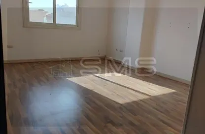 شقة - 3 غرف نوم - 3 حمامات للايجار في المنطقة د - حى جنوب الاكايمية - مدينة القاهرة الجديدة - القاهرة