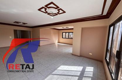شقة - 3 غرف نوم - 3 حمامات للبيع في شارع نجاتي سراج - المنطقة الثامنة - مدينة نصر - القاهرة
