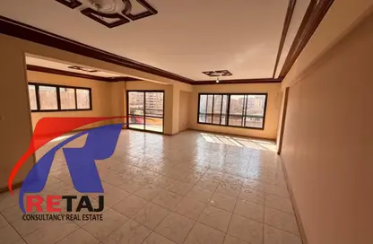 شقة - 3 غرف نوم - 3 حمامات للبيع في شارع نجاتي سراج - المنطقة الثامنة - مدينة نصر - القاهرة