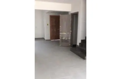 شقة - 3 غرف نوم - 3 حمامات للبيع في كمبوند البروج - كمبوندات الشروق - مدينة الشروق - القاهرة