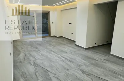 شقة - 2 غرف نوم - 2 حمامات للبيع في جاليريا  مون فالى - المستثمرين الجنوبية - مدينة القاهرة الجديدة - القاهرة