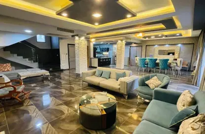 Villa - 4 Bedrooms - 4 Bathrooms for sale in Royal City - Sheikh Zayed Compounds - Sheikh Zayed City - Giza