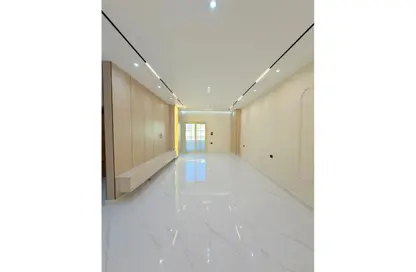 Apartment - 3 Bedrooms - 3 Bathrooms for sale in Gate 1 - Khofo - Hadayek El Ahram - Giza