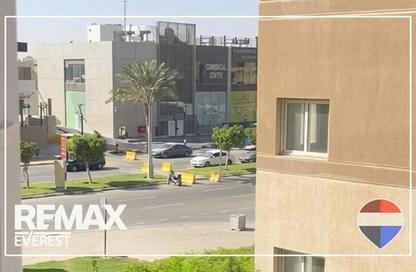 شقة - 3 غرف نوم - 2 حمامات للبيع في 6 ويست - بيفرلي هيلز - كمبوندات الشيخ زايد - الشيخ زايد - الجيزة