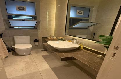 Apartment - 2 - 2 for sale in Palm Hills Village Gate - South Investors Area - New Cairo City - Cairo