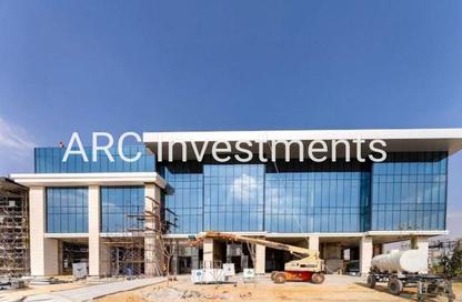 محل تجاري - استوديو - 2 حمامات للبيع في جولدن جيت - شارع التسعين الجنوبي - التجمع الخامس - مدينة القاهرة الجديدة - القاهرة