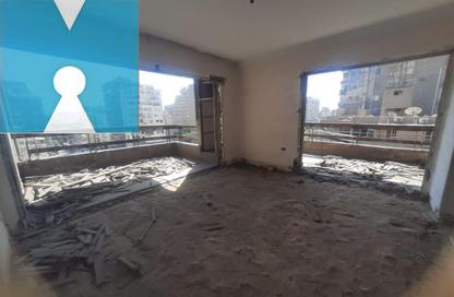 Apartment - 3 Bedrooms - 2 Bathrooms for sale in Gameat Al Dewal Al Arabeya St. - Mohandessin - Giza