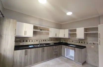 Villa - 3 Bedrooms - 3 Bathrooms for rent in Street 10 - Greens - 6th District - Sheikh Zayed City - Giza