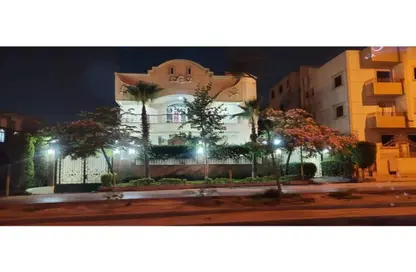 Villa - 7 Bathrooms for sale in West Somid - 6 October City - Giza