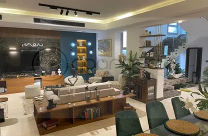 فيلا - 5 غرف نوم - 5 حمامات للبيع في كمبوند فيلدج جاردن القطامية - كمبوندات التجمع الخامس - التجمع الخامس - مدينة القاهرة الجديدة - القاهرة