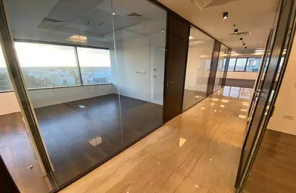 عيادة - غرفة نوم - 2 حمامات للبيع في طريق بيفرلي هيلز - الحي السابع عشر - الشيخ زايد - الجيزة