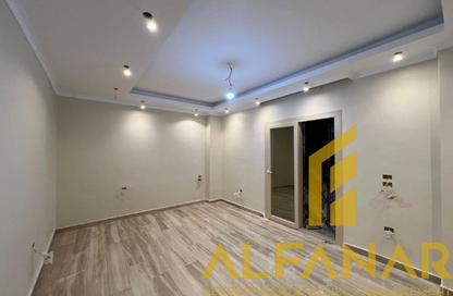 Apartment - 3 Bedrooms - 2 Bathrooms for rent in Mostashareen - North Investors Area - New Cairo City - Cairo
