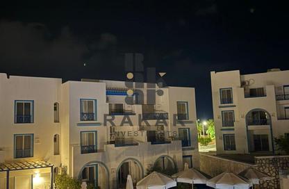 Chalet - 2 Bedrooms - 2 Bathrooms for rent in Mountain View - Ras Al Hekma - North Coast